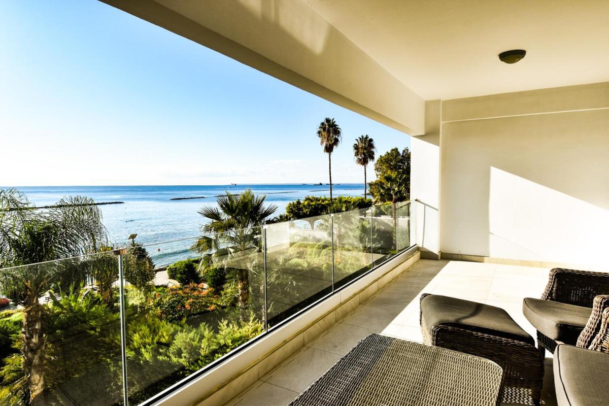 Апартаменти Pegasus Beach Front Лімасол Екстер'єр фото